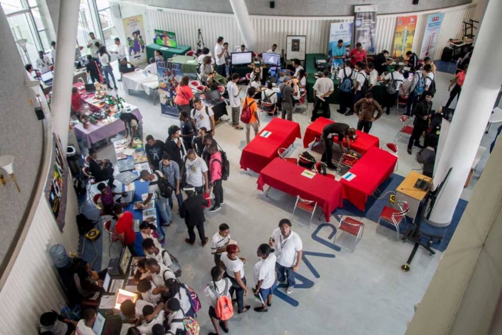 Aerial photo of the Animae Caribe Students Day in 2016 with multiple booths including virtual reality, gaming and robotics.