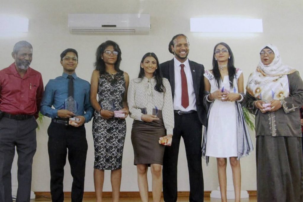 St George’s College principal James Sammy (left to right, scholarship winners Adam Ali, Shania Caitlin Chadee, Azanna Mohammed, Abigail Ramlal and Rehanna Ali with past student chef Hassan De Four at the school’s awards ceremony, St Mary’s Anglican Church Parish Hall, Tacarigua on November 17. Absent are Megan Lawrence and Jewel Mulrain.