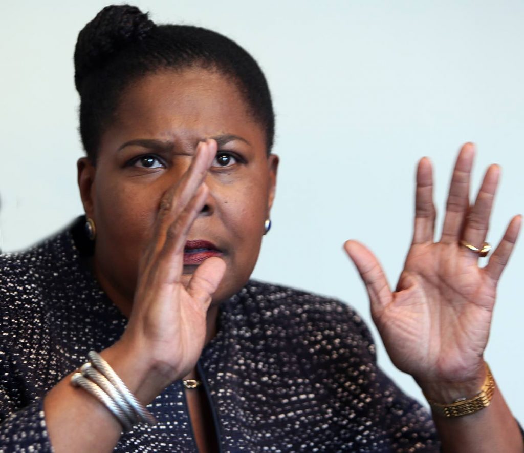 PAGE 15 PHOTO

MAKING HER POINT: President-elect Paula-Mae Weekes makes a point during an interview on Monday with Newsday’s editor-in-chief Judy Raymond. PHOTO BY AZLAN MOHAMMED