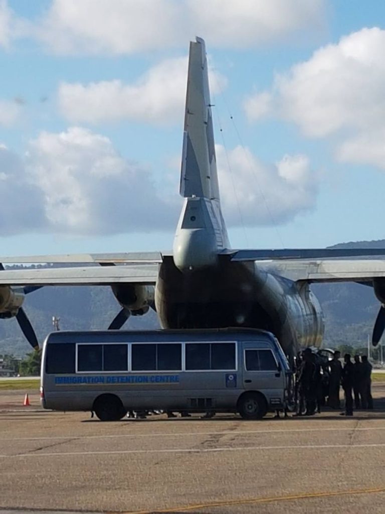 Flight to Venezuela: A Venezuelan aircraft waits
alongside an Immigration
Detention Centre bus which transported Veneuzelan
detainees to Piarco
International Airport to be
repatriated. Eighty two
detainees were returned to
Venezuela. Photo courtesy
Ministry of National Security.