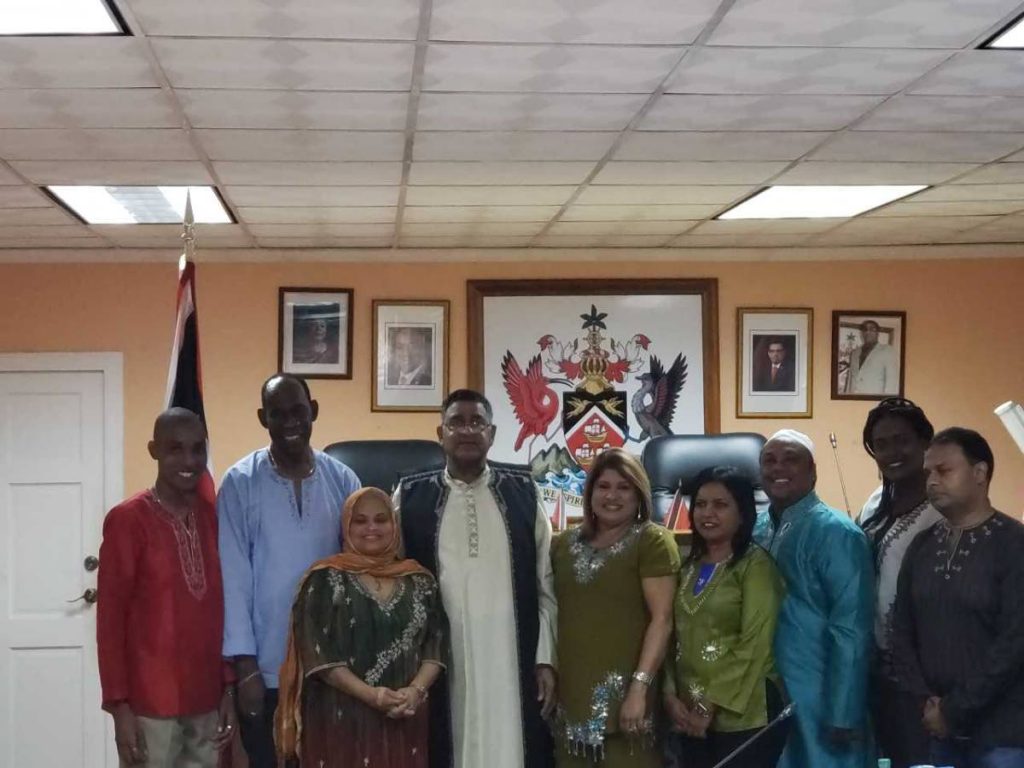 Chairman of the 
Sangre Grande 
corporation, Martin Terry Rondon, fourth from left, and CEO Dianne Lakhan, fifth from left, are joined by some members of council and administration staff.
