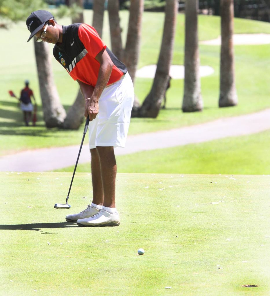 Sachin Kumar makes a putt at the 2017 Caribbean Golf Tournament at St Andrew’s Golf Course, Moka.