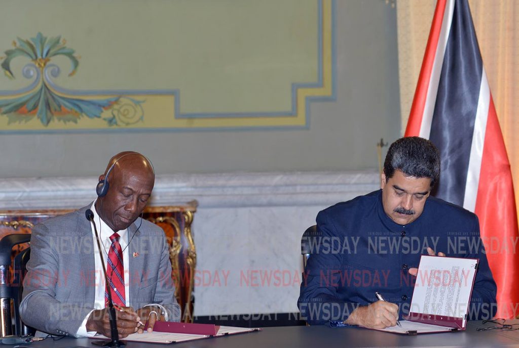 
On the dotted line: Prime Minister Dr Keith Rowley and Venezuelan President Nicolas Maduro sign an agreement on the operations of the Dragon natural gas field in Caracas, Venezuela last Saturday. PHOTO BY AZLAN MOHAMMED 