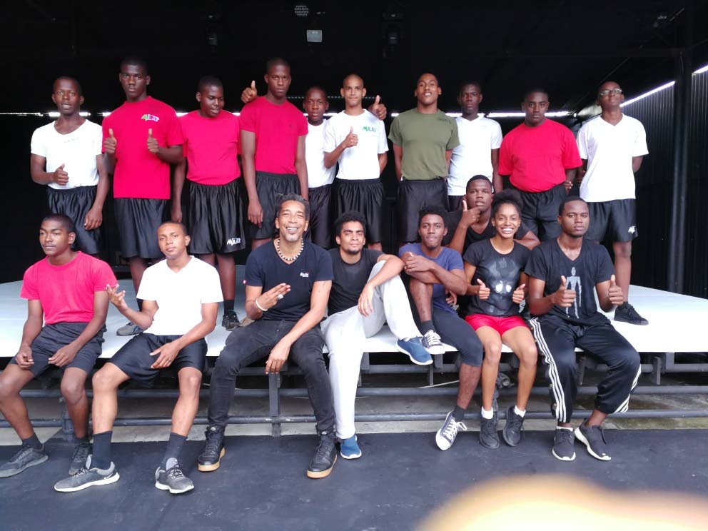 Wendell Manwarren with the Jump-TT participants just before rehearsals this week.