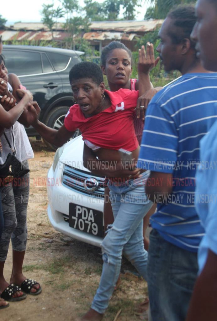 CONFRONTATION: Residents in confrontation with police in Arima where officers shot and killed three men yesterday. PHOTO BY ENRIQUE ASSOON
photo by enrique assoon 