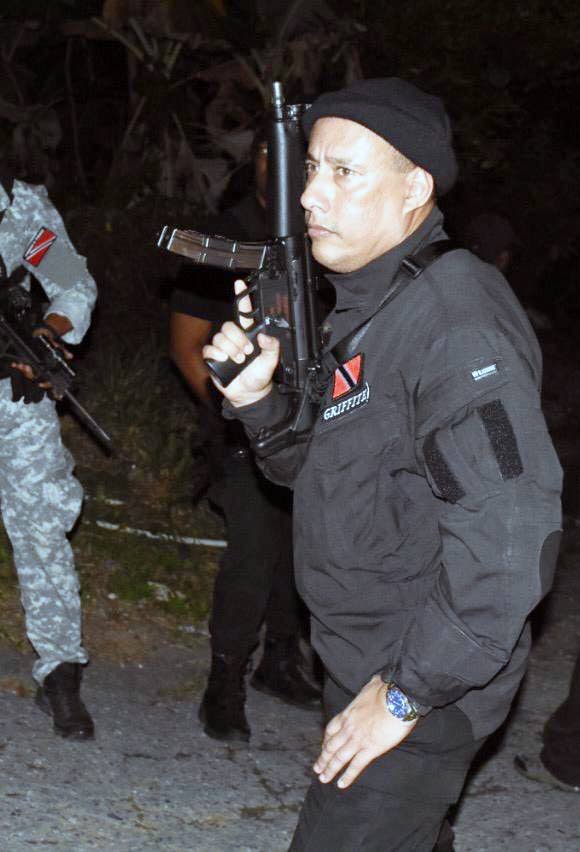 Police Commissioner Gary Griffith holds a machine gun on an anti-crime exercise. FILE PHOTO/TTPS 