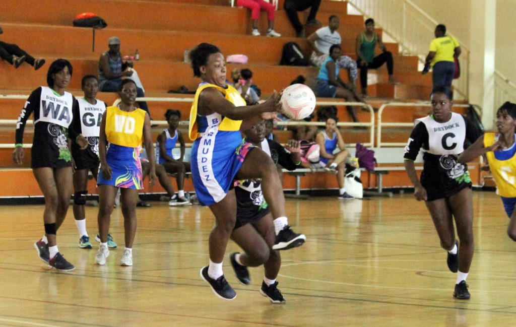 Bermudez player Kurtisha Hoyce makes a pass against TSTT in a Courts All Sectors Netball League 
championship division match recently at the Eastern Regional Indoor Sports Arena, Tacarigua.