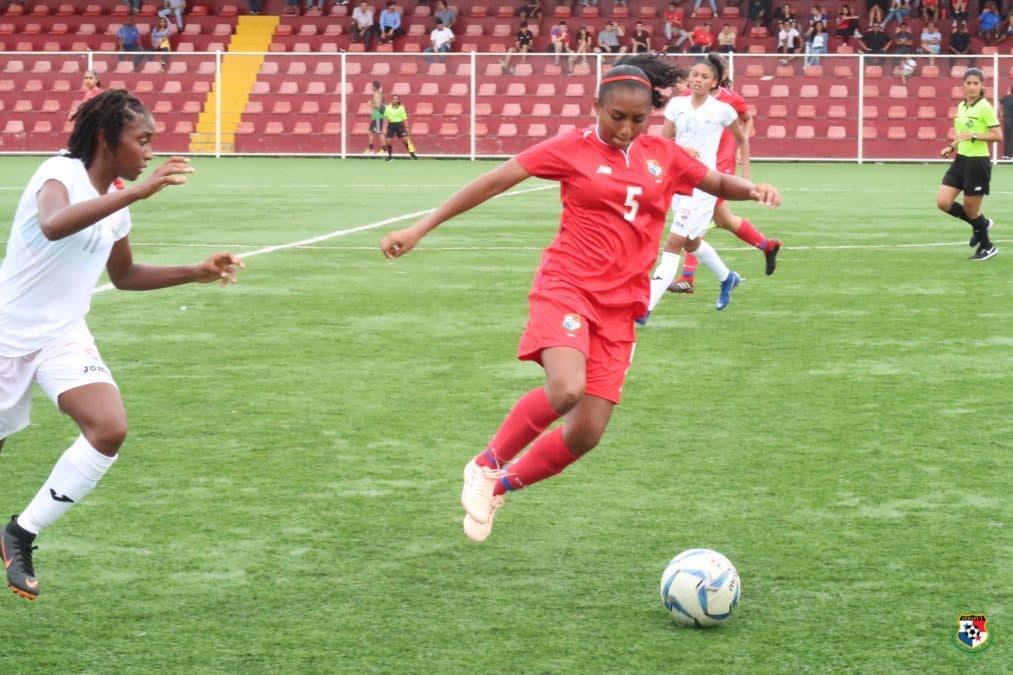 A Panama player (centre) tries to maintain posession of the ball during Thursday’s match. PHOTO COURTESY PANAMA FOOTBALL FEDERATION
