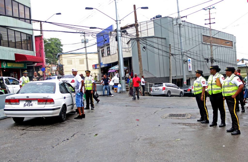 Traffic wardens gives a ph taxi driver warning at the top of High Street San Fernando.

PHOTO BY: MARVIN HAMILTON - Marvin Hamilton