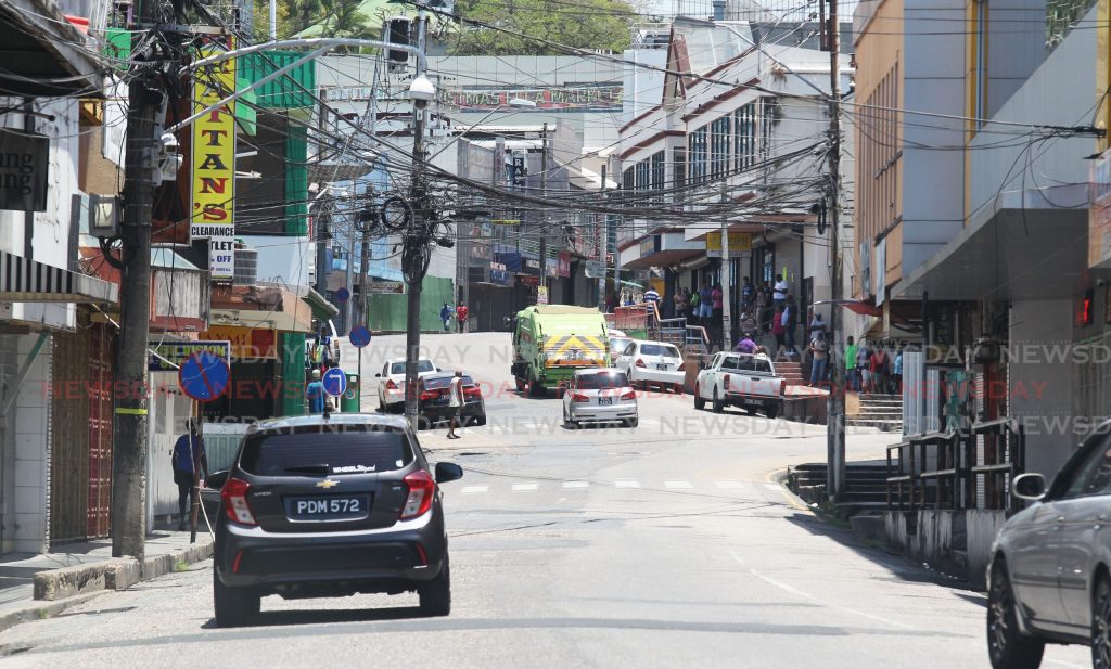 A quiet High street San Fernando as citizens heeded the call to  stay at home as the country deals with the covid 19 pandemic.

Photo: Lincoln Holder                       