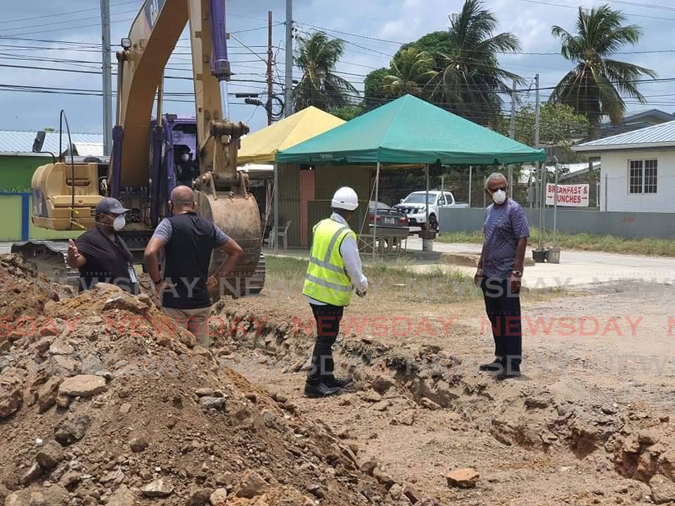 COUVA South MP Rudranath Indarsingh, right, talks with a WASA official about the water supply to his constituents on Tuesday during the covid19 lockdown.  - 