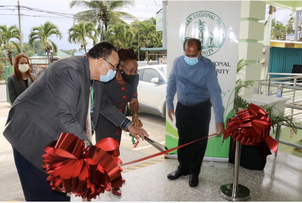 Ms. Barbara Punch, Member of the Board of Directors of the Eastern Regional Health Authority, Mr. Ronald Tsoi-a-Fatt, Chief Executive Officer of the Eastern Regional Health Authority and Mr. Avind Moonan, Member of the Board of Directors of the Eastern Regional Health Authority cut the ribbon to officially open the Nariva/Mayaro Satellite Dialysis Unit.


Photo courtesy ERHA