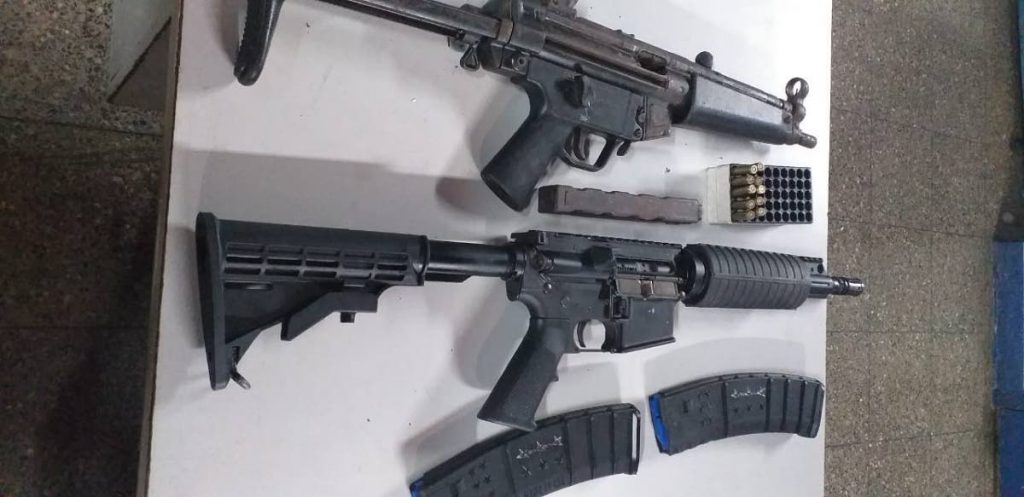 High-powered rifles seized from a murder suspect in Vistabella. - 