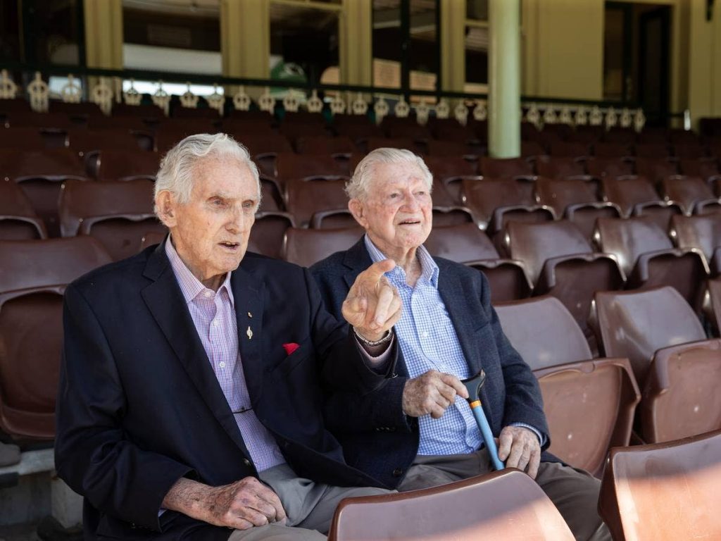 Former Australian cricketers Alan Davidson (left) and Neil Harvey at the Sydney Cricket Ground on Wednesday. - (AFP PHOTO)