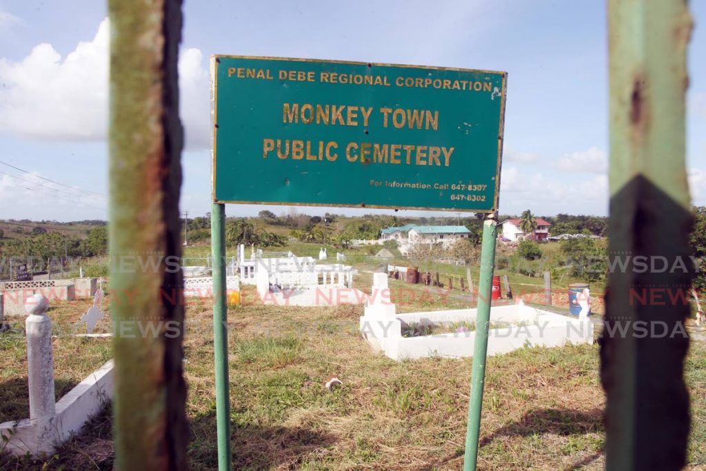 Monkey Town Public Cemetery, Lower Barrackpore - Lincoln Holder