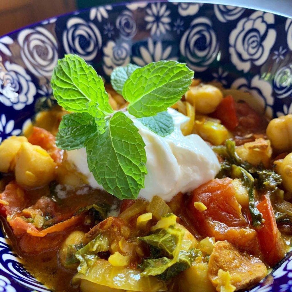Chickpea and kale stew in a curry coconut broth - Wendy Rahamut
