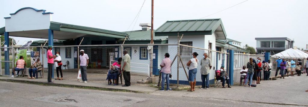 People line up at a health centre in the hope of being vaccinated. Photo by Angelo Marcelle - Angelo Marcelle