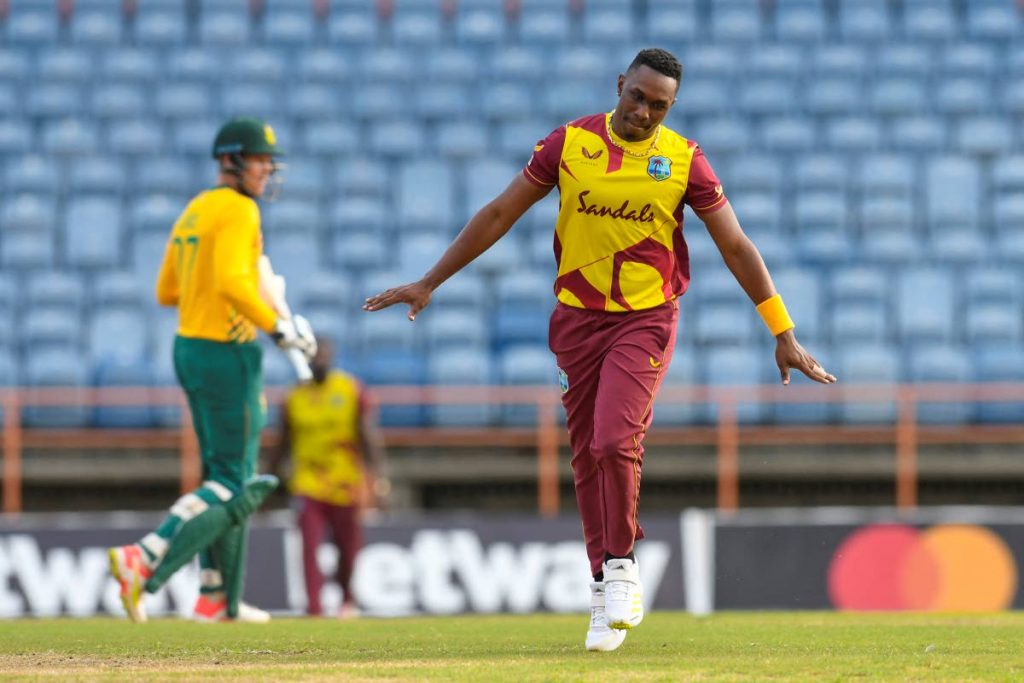 Dwayne Bravo (R) of West Indies celebrates the dismissal of George Linde (L) of South Africa during the 4th T20I  at Grenada National Cricket Stadium, in Saint George's, Grenada, on Thrusday. - (AFP PHOTO)