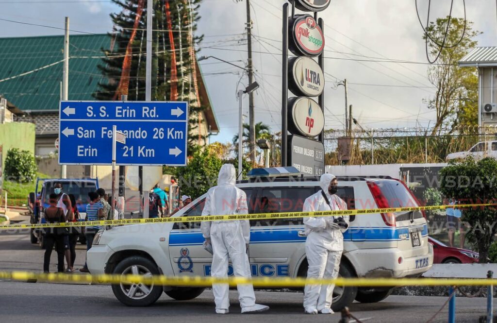 FILE PHOTO: Crime scene investigators at the scene of the shooting death of prisons officer Nigel Jones in Siparia on Monday. Jones was shot as he stood waiting for a taxi with his daughter on the Fyzabad Taxi Stand earlier that day. - Photo by Lincoln Holder