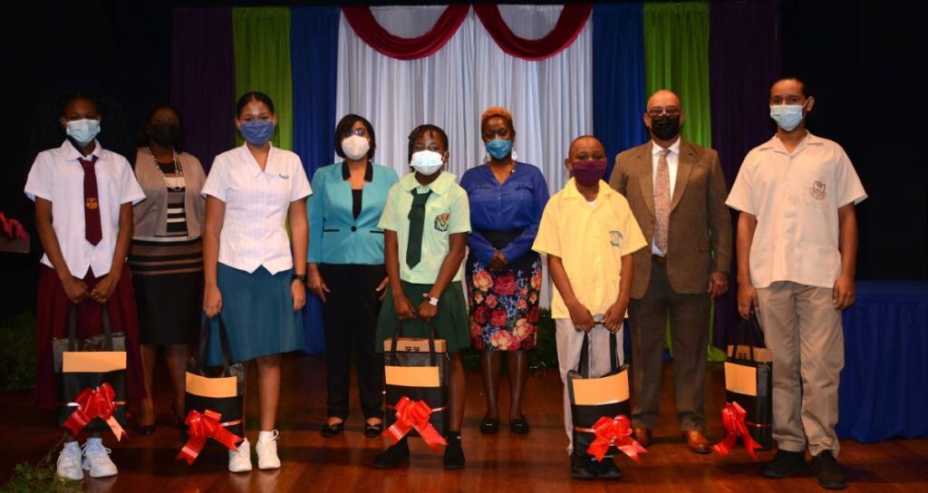 Five prize winners  stand alongside the executives of the Ministry of Labour  and ILO official, Resel Melville at the prize-giving ceremony. - 