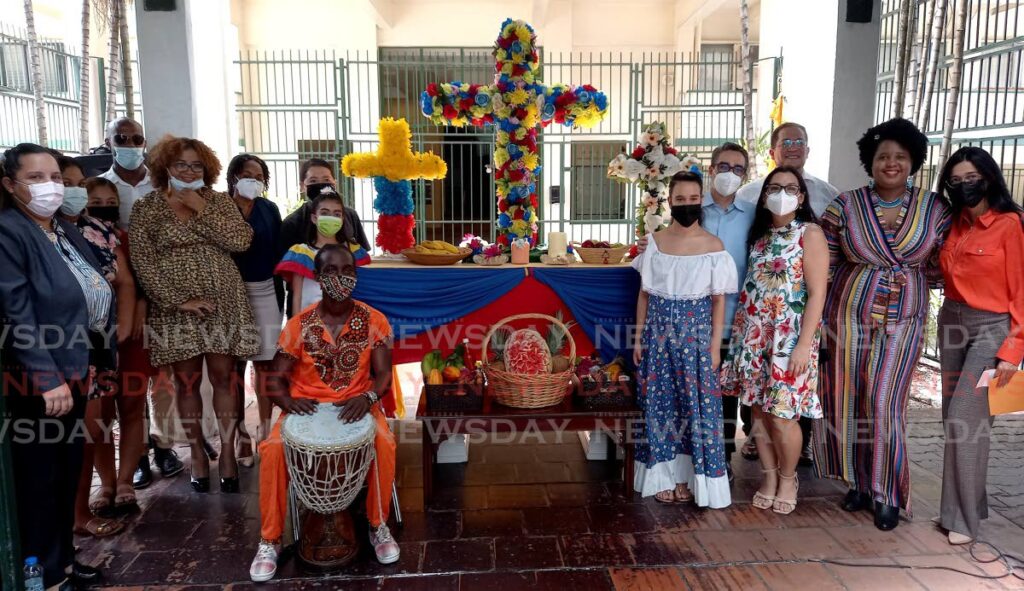  Venezuelans celebrate May Cross in Trinidad and Tobago. - Grevic Alvarado