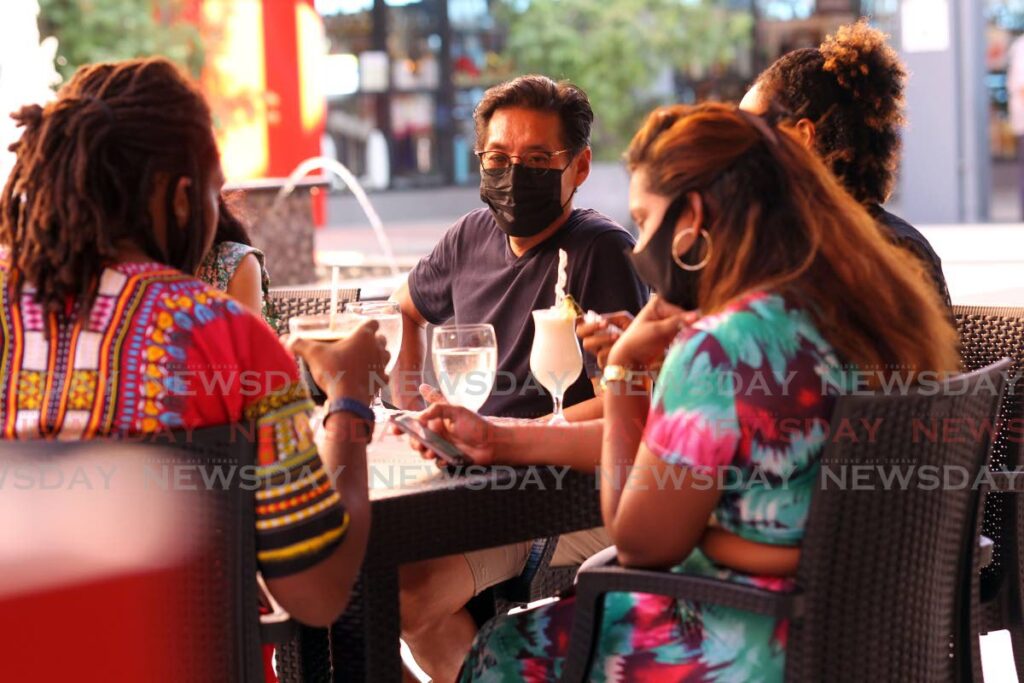 Although the government ended the safe zone initiative, some diners preferred to wear masks when not drinking or eating. File photo/Lincoln Holder