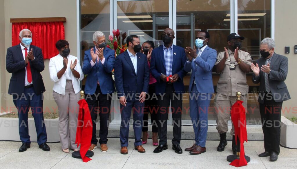 Prime Minister Dr Keith Rowley (centre) after cutting the ribbon to officially open the St Clair Police Station on Friday. Accompanying him were government ministers Fitzgerald Hinds, Energy Minister Stuart Young and Finance Minister Colm Imbert. 


Photo by Roger Jacob
