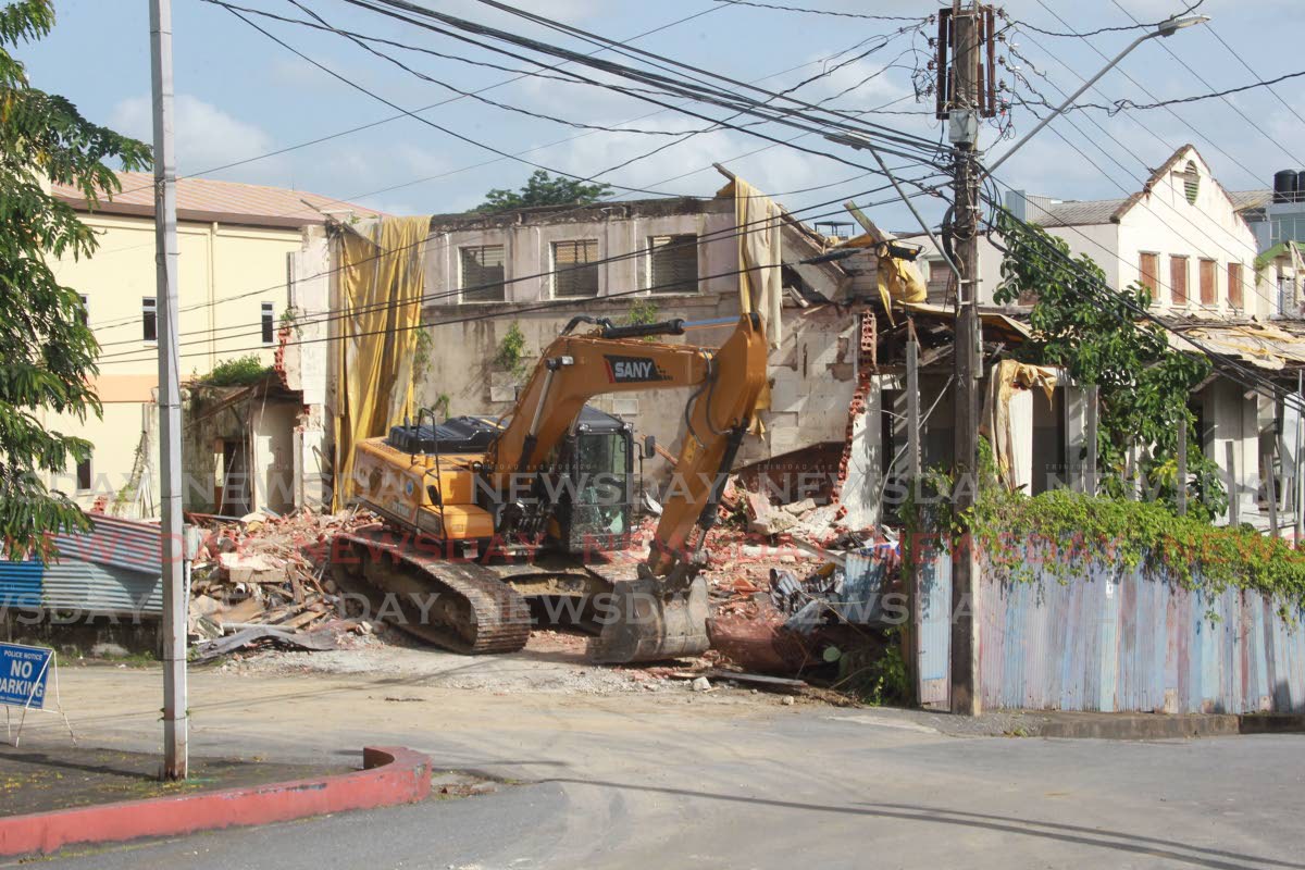 Demolition of old San Fernando magistrates court begins