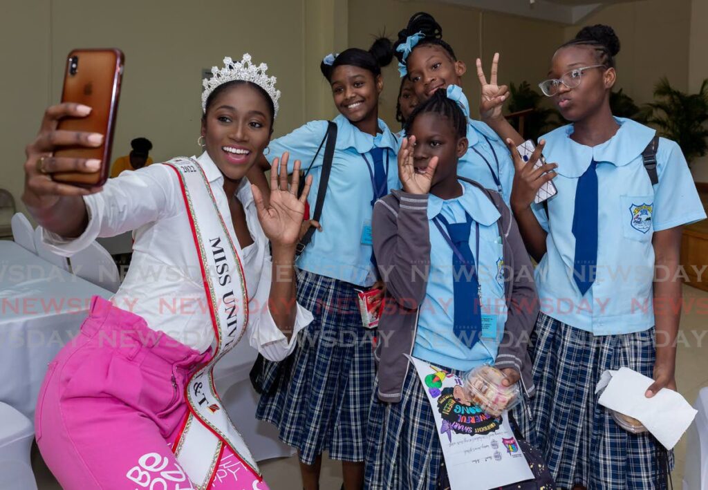 Miss Universe TT Tya Jane Ramey, left, takes a selfie with students of the Speyside High School on October 11, during a forum hosted by the Women of Substance titled Speak It Out, at the Bon Accord Canaan Multi-Purpose Facility. Photo by David Reid