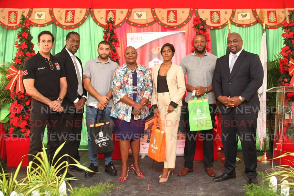 Housing Minister Camille Robinson-Regis is flanked by housing recipients  and colleagues San Fernando West MP Faris Al-Rawi, Minister in the Ministry of Housing Adrian Leonce and San Fernando East MP Brian Manning. - Marvin Hamilton