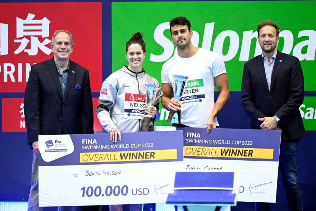 TT's Dylan Carter, third from left, celebrates his FINA World Cup performances with a US$100k cheque for topping the men's overall rankings. Second from left is women's overall winner, American Beata Nelson.  - 