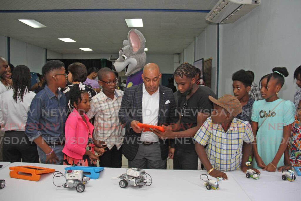 Labour Minister Stephen McClashie, centre, surrounded by participants at the NGC's Inspire 2 Achieve programme on November 19. - Marvin Hamilton