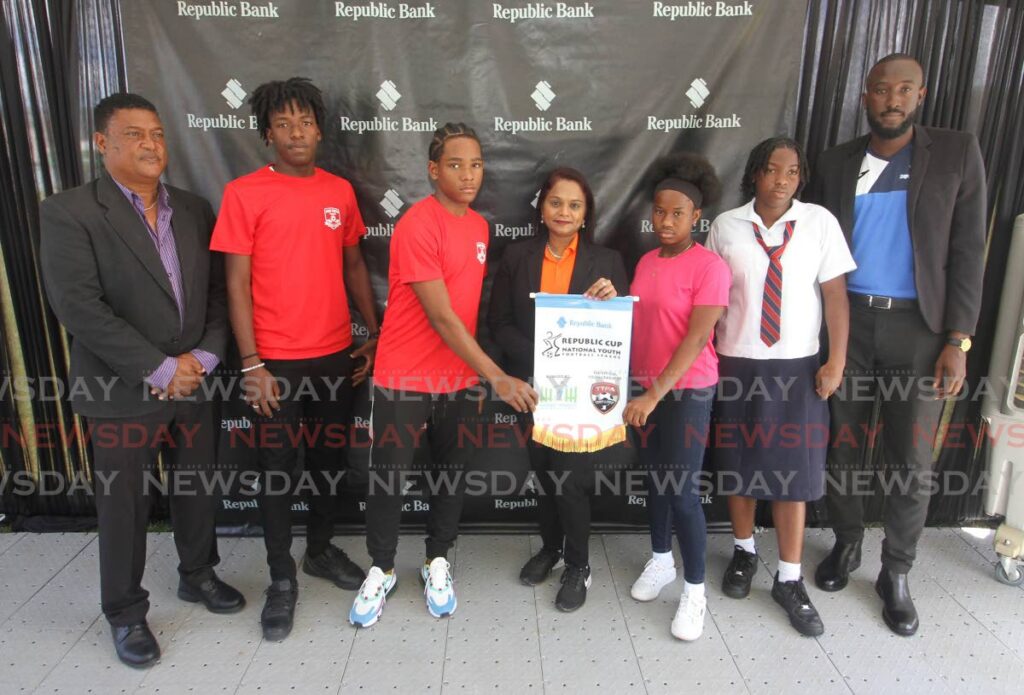 (L-R)Trinidad and Tobago Football Association Technical Director Anton Corneal, national footballers Josiah Ochoa and Isaiah Jacob,  Republic Bank Group Marketing and Communication, Group Brand Management, manager Reena Gopaul, national footballers Mariah Williams and Orielle Martin and Gateway Athletics International Managing Director Shem Alexander, attend the launch of the  Republic Cup National Youth Football League, at the Republic Bank Sports Club, Barataria on Tuesday.
PHOTO:ANGELO MARCELLE
28-02-2023 - Angelo Marcelle