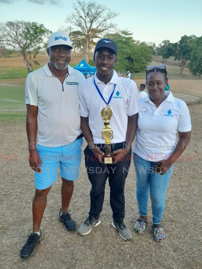 Republic Bank Junior Golf overall winner Christopher Richards Jr celebrates his fourth consecutive tournament victory with his parents at the Brechin Castle Golf Club in Couva on Wednesday. PHOTO BY JONATHAM RAMNANANSINGH - JONATHAN RAMNANANSINGH