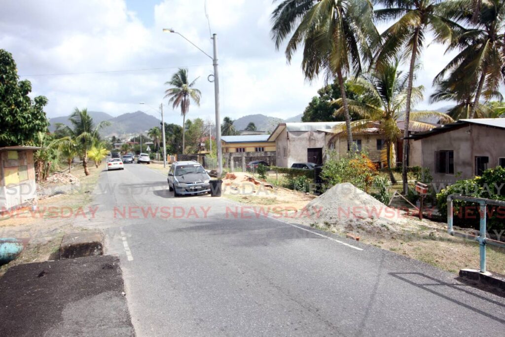 EMPTY STREET: The Trainline community in Malabar, Arima was deserted on Wednesday hours afte a gunman opened fire and killed two women on Tuesday night. Photo by Angelo Marcelle