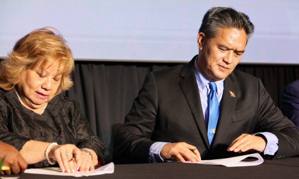 Angela Lee Loy, authorised representative for Globus Energy and NGC president Mark Loquan sign the memorandum of understanding. - 