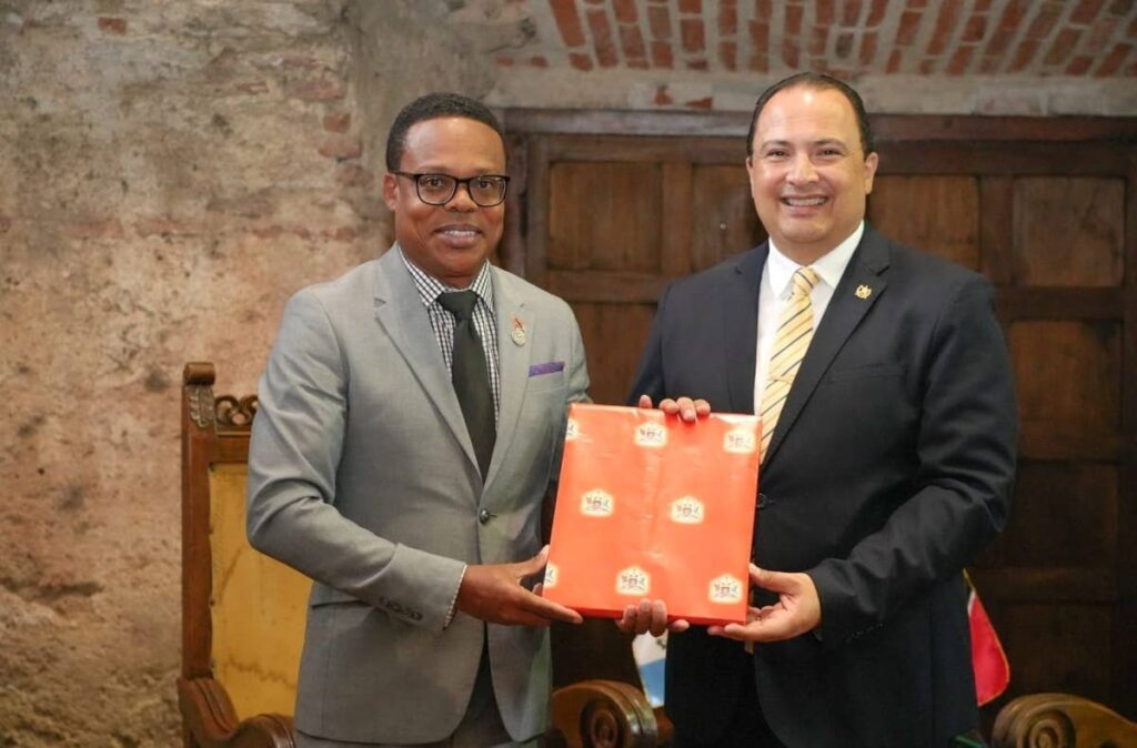 Dr Amery Browne (left), Minister of Foreign and CARICOM Affairs presented a gift to Mario Adolfo Búcaro Flores, Minister of Foreign Affairs of the Republic of Guatemala at a bilateral meeting. - Foreign Affairs Ministry 