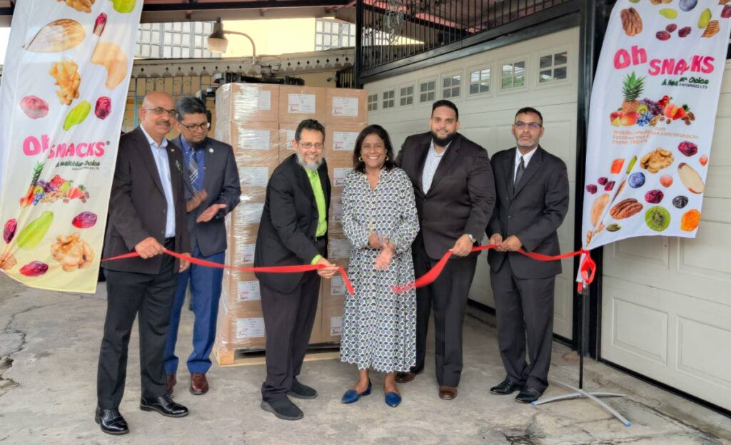 Trade and Industry Minister Paula Gopee-Scoon joins ASA Enterprises Ltd in their celebration of its milestone export to Jamaica.
(Photo courtesy Ministry of Trade and Industry) - 