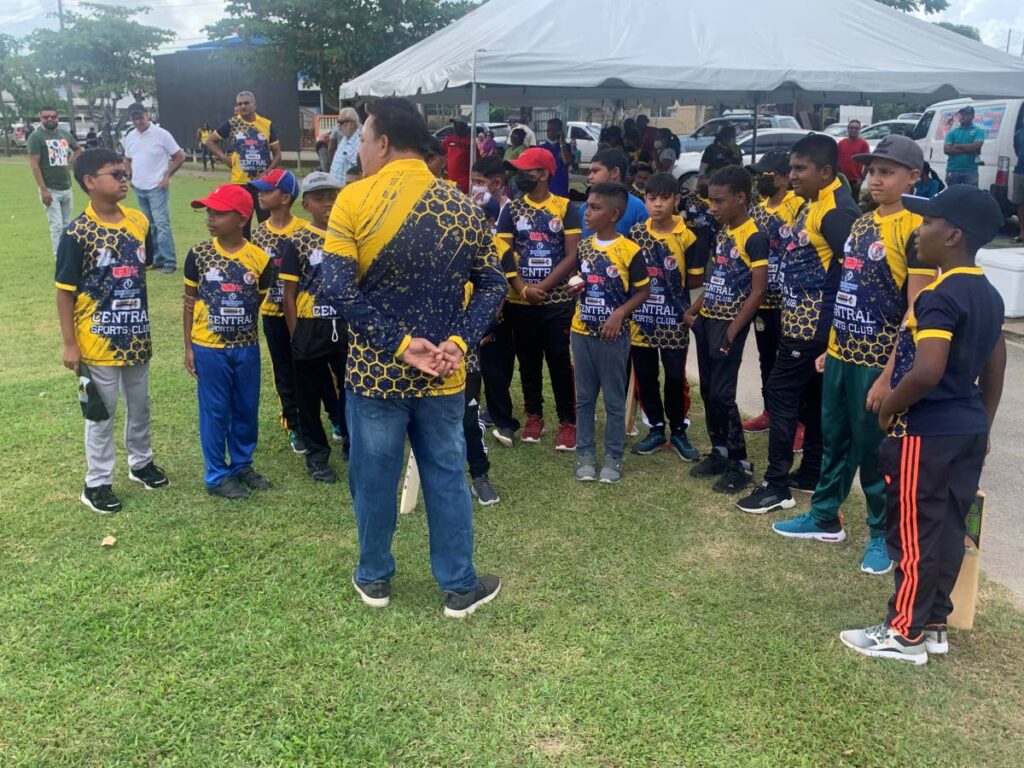 President of Central Sports Cricket Club Richard Ramkissoon talks to participants during last year's camp. - courtesy TT Cricket Board