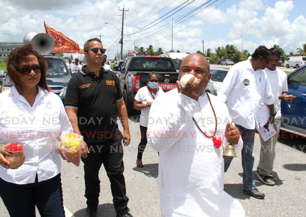 Pundit Donny Samlal and Re-United Farmers during a protest and prayers outside the Ministry of Agriculture, Lands and Fisheries, Chaguanas. - Ayanna Kinsale