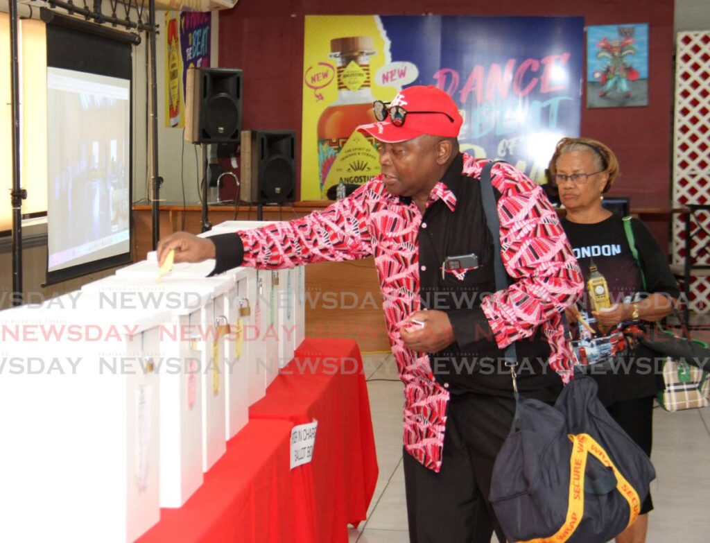 An unidentified voter places his ballot in the box at the polling station during the Trinbago Unified Calypsonians Organisation (TUCO) national executive elections at the VIP Lounge, Queen’s Park Savannah, Port of Spain on Saturday. - Ayanna Kinsale