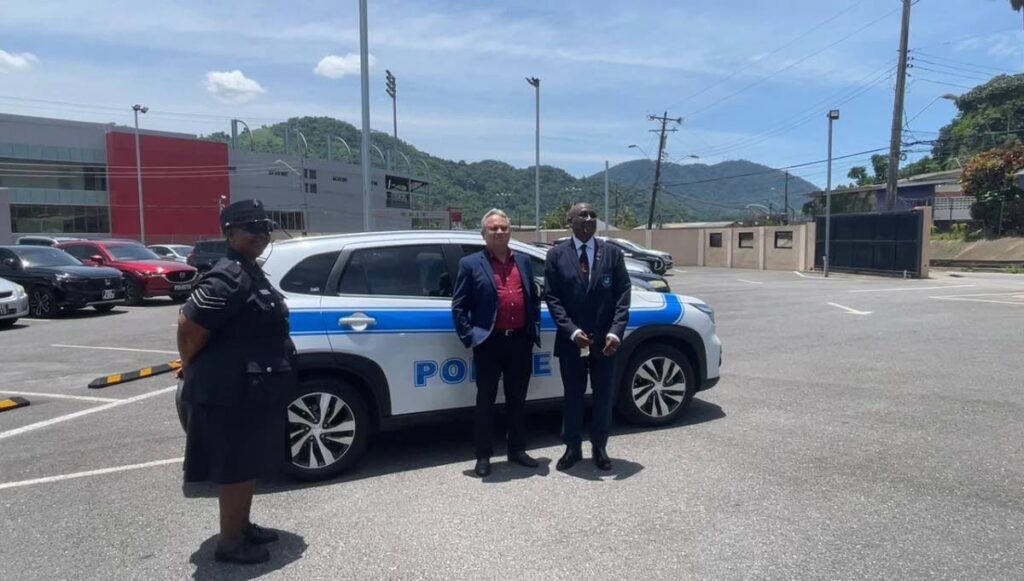 Diego Martin North/East MP Colm Imbert, centre, and outgoing Diego Martin Borough Corporation chairman Sigler Jack hand over one of two vehicles delivered by the corporation to its municipal police at the Diego Martin Sporting Complex, Bagatelle, on Friday. - DIEGO MARTIN BOROUGH CORP