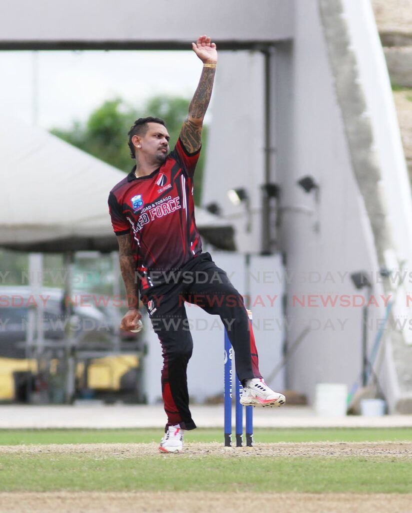 Sunil Narine - Lincoln Holder