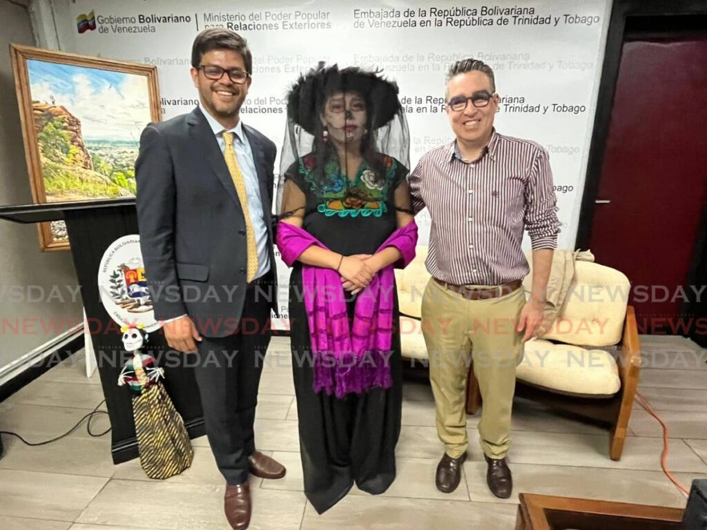 The Deputy Chief of Mission of the embassy of Mexico Víctor Valtierra, left,  his wife Ana Carolina Ávalos and Venezuelan ambassador Álvaro Sánchez Cordero. - Grevic Alvarado