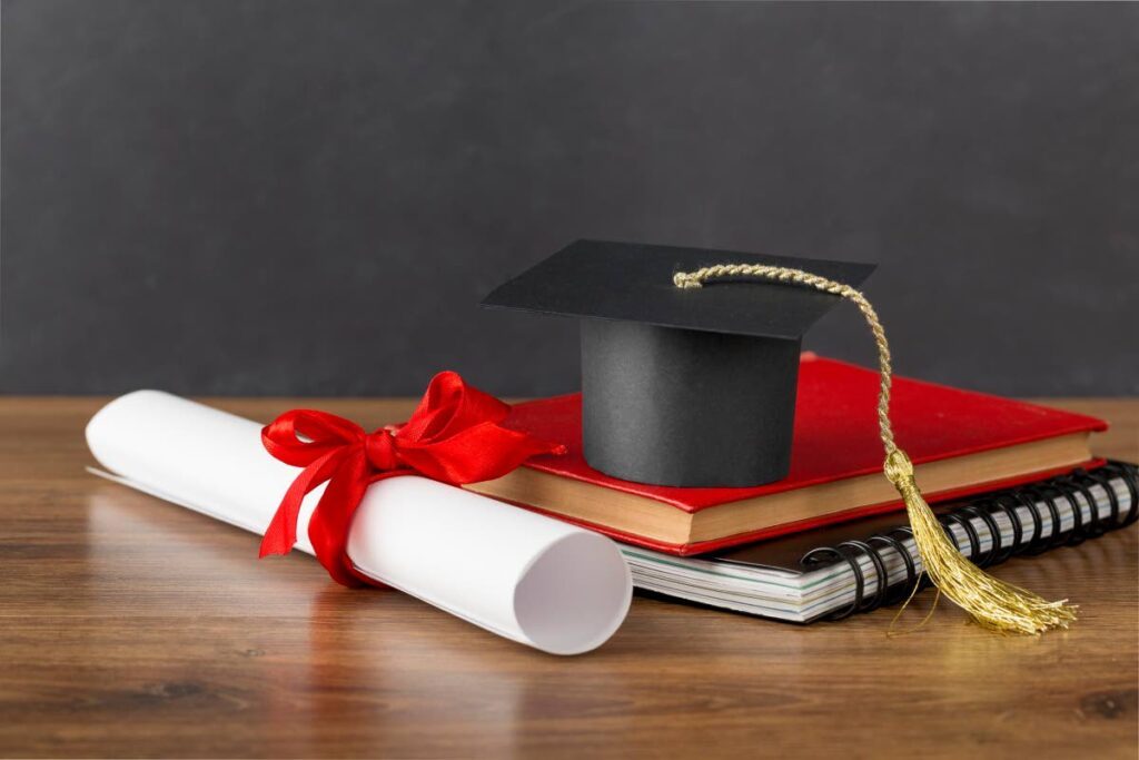 A gradution cap and university degree.
Photo courtesy Freepik - 