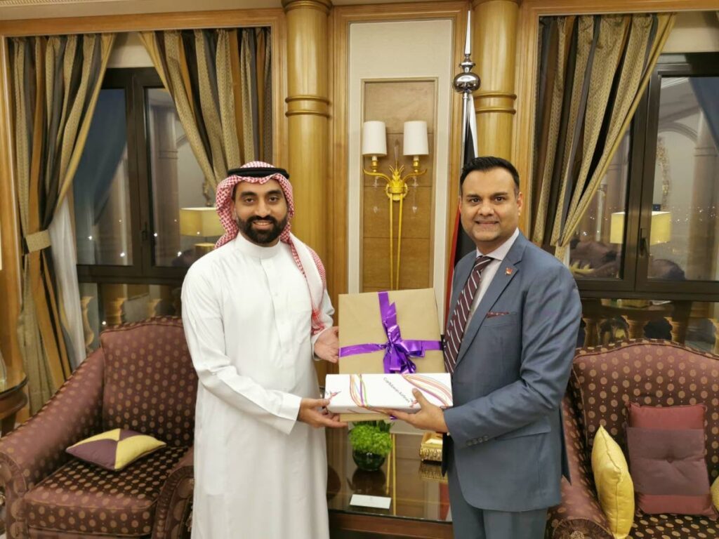 CAL chairman Ronnie Mohammed (right) presents a gift to Saudi Arabia's ACP vice president of commercial Rashed Alshammair after their strategic meeting. - 