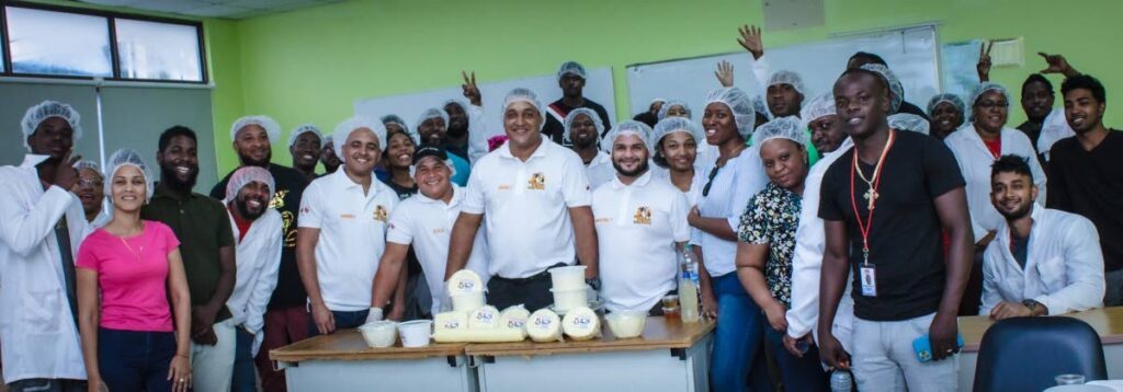 200 students from YAHP participated in the white cheese making course at the UTT Centeno campus on November 25-26. - Grevic Alvarado
