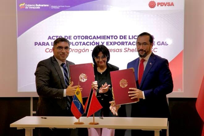 Venezuelan Oil Minister Pedro Tellechea (left), with Venezuelan Vice President Delcy Rodríguez (centre), and Energy Minister Stuart Young (right) at the signing ceremony for the Dragon gas field licence in Caracas, Venezuela on Thursday. Photo: Stuart Young's Facebook page. - 
