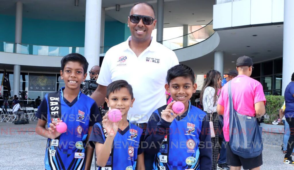 Former TT and West Indies cricketer Samuel Badree, centre, and some young cricket fans attend an ICC T20 World Cup countdown event, on February 22, at C3 Centre, San Fernando. - Photo by Ayanna Kinsale