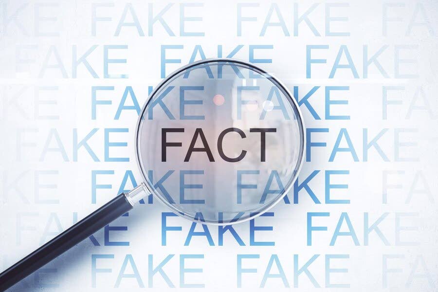 Differentiating between fact and fake information.
Photo courtesy Freepik - 